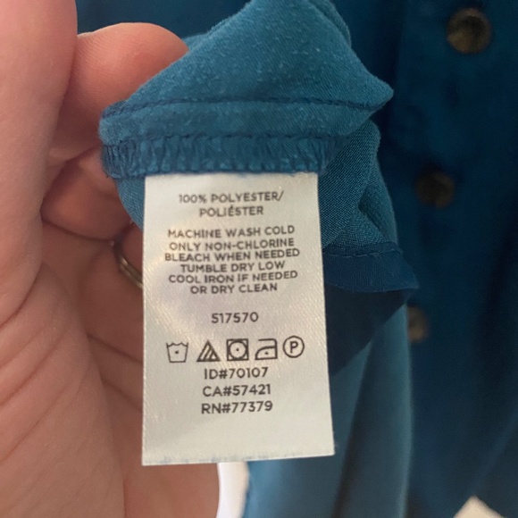 LOFT SMALL WOMANS V NECK SLEEVELESS BUTTON UP TOP BLUE - Picture 2 of 5